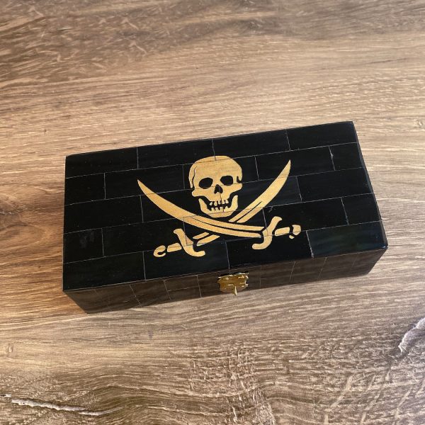 Scrimshaw/Horn & Bone Boxes Pirate 6-1/4″ Pirate Captain Jack Rackham Flag Black Horn Box