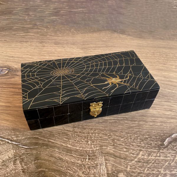 Scrimshaw/Horn & Bone Boxes Halloween 6-1/4″ Spider in Web Engraved Horn Box