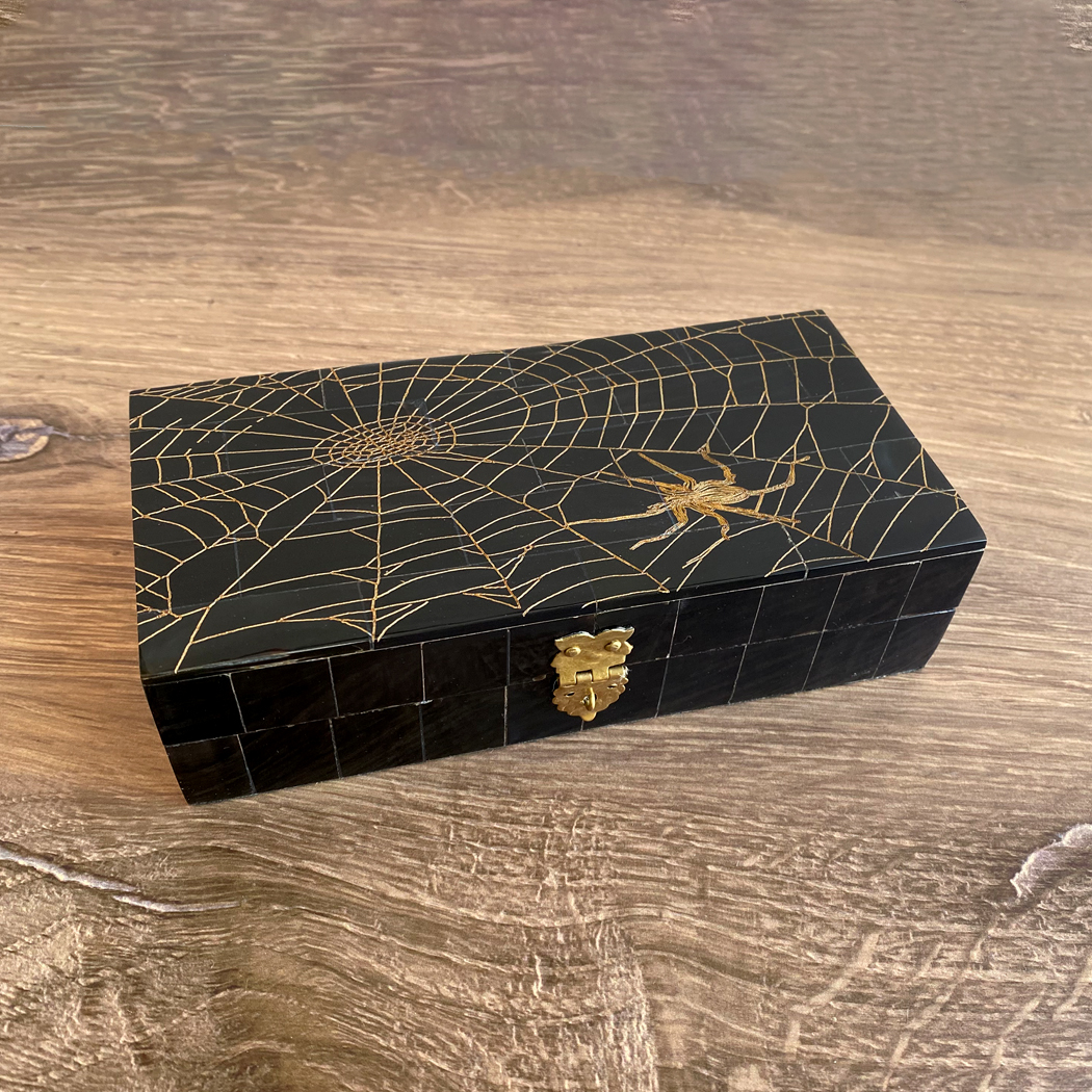 Scrimshaw/Horn & Bone Boxes Halloween 6-1/4″ Spider in Web Engraved Horn Box ...