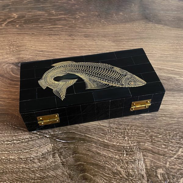 Scrimshaw/Horn & Bone Boxes Lodge 6-1/4″ Fish Horn Box Engraved