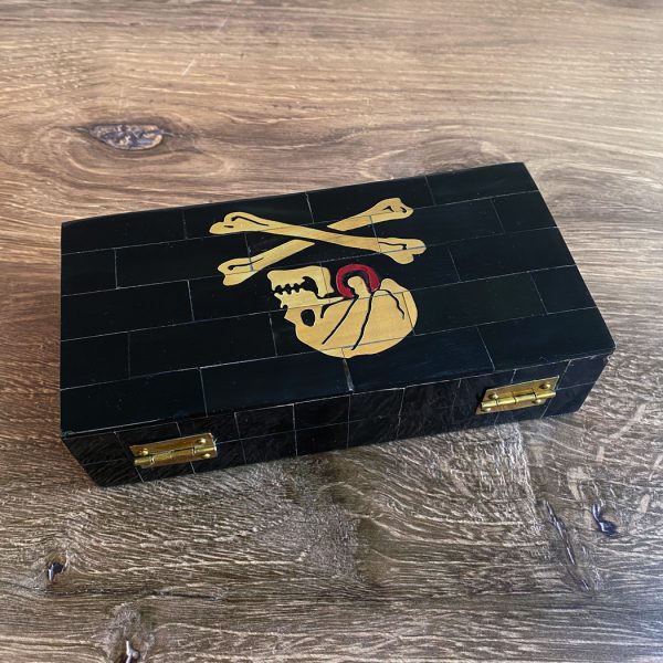 Scrimshaw/Horn & Bone Boxes Pirate 6-1/4″ Black Horn Box w/ Engraved Pirate Henry Everys Flag