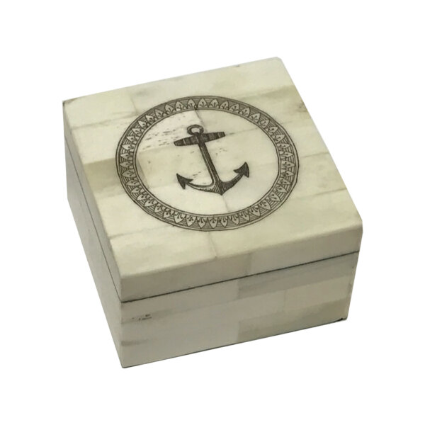 Scrimshaw/Bone & Horn Boxes Nautical 3-1/4 x 3-1/4 x 2″ white ox bone box. The interior is lined with felt.