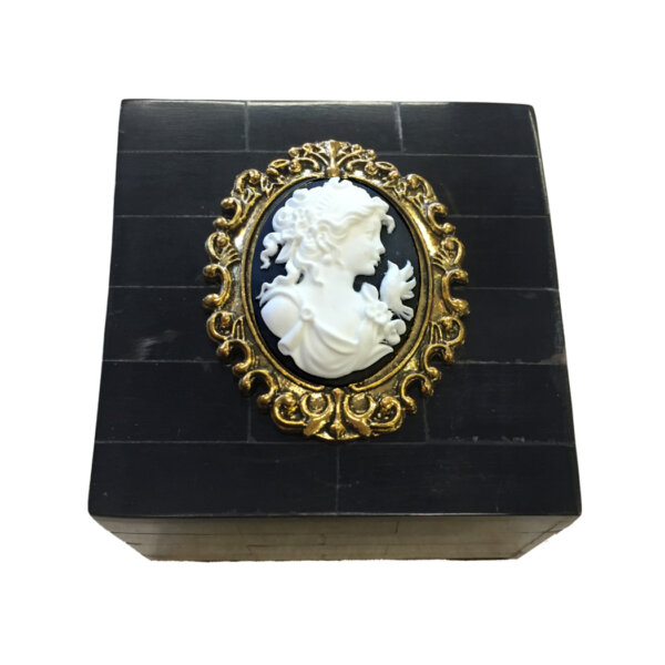 Decorative Boxes 3-1/4″ Black Horn box with a Cameo of a girl with bird. The interior is lined with felt.