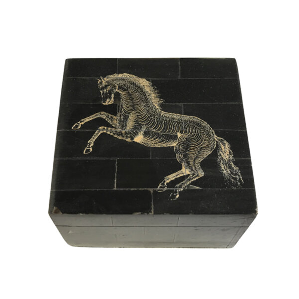 Scrimshaw/Bone & Horn Boxes Equestrian 3-1/4″ Black Horn Box with Scrimshaw Horse. The interior is lined with felt.