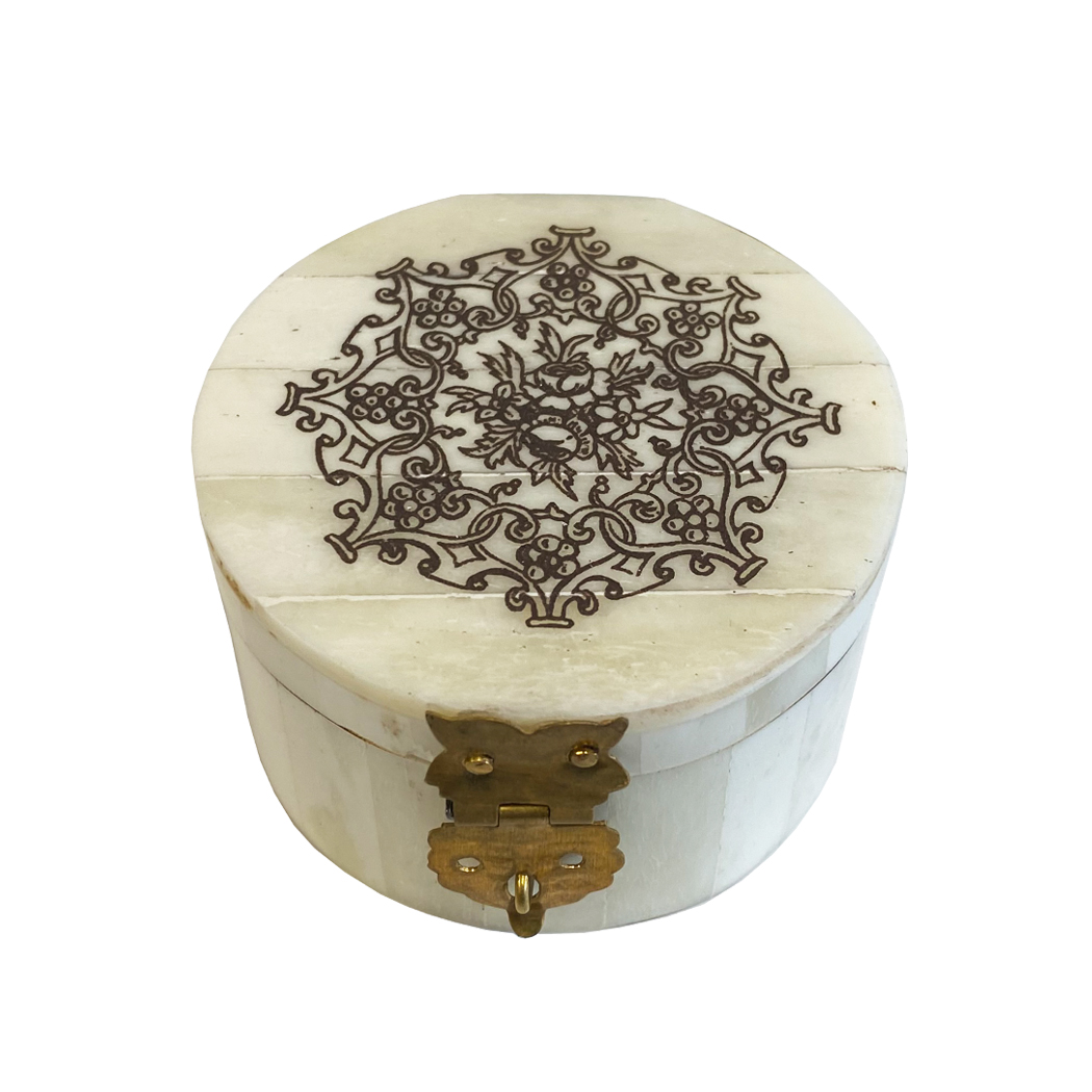 Scrimshaw/Horn & Bone Boxes Early American 2-1/4″ Round Bone Ring Box w/ Engraved Flora ...