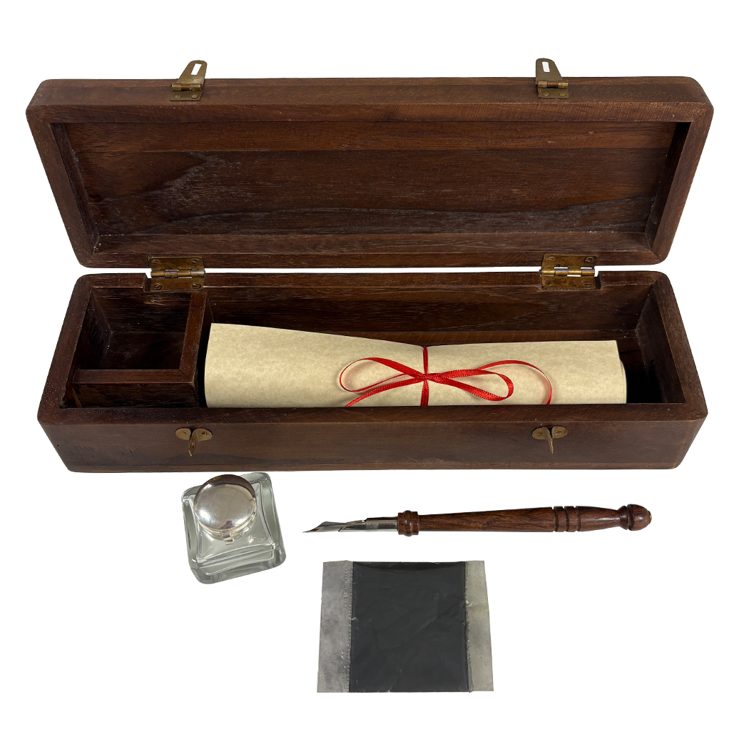 Writing Boxes & Travel Trunks Early American Equestrian Fox Hunt Writing Box with Accessories Writing Boxes & Travel Trunks Early American Equestrian Fox Hunt Writing Box with Accessories